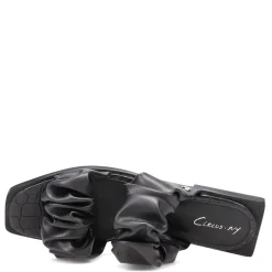 Women's Circus NY, Iggy Sandal