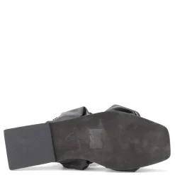 Women's Circus NY, Iggy Sandal